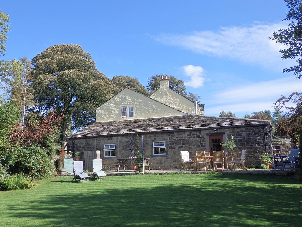 4 bedroom semi-detached house SSTC in Colne - P9258600.JPG